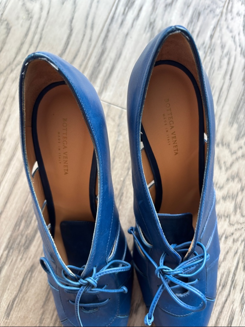 Bottega Veneta Blue Leather Lace-Up Pointed-Toe Heels - Picture 5 of 12